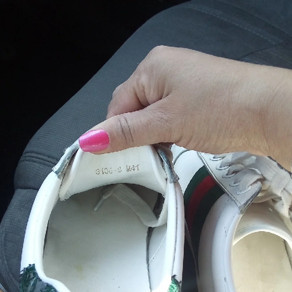 Gucci White Leather Sneakers with Green and Red Stripe